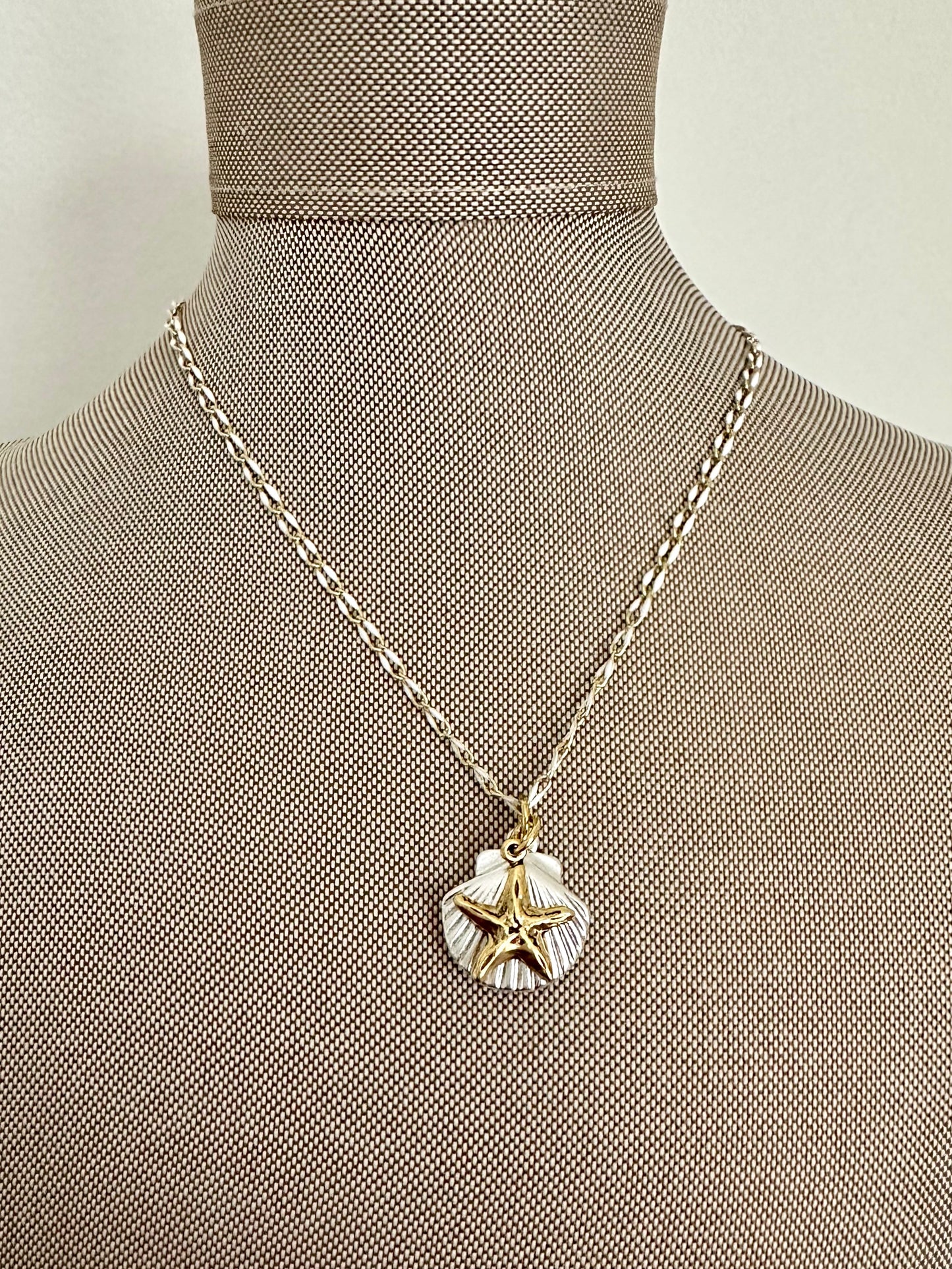 Seaside charm necklace