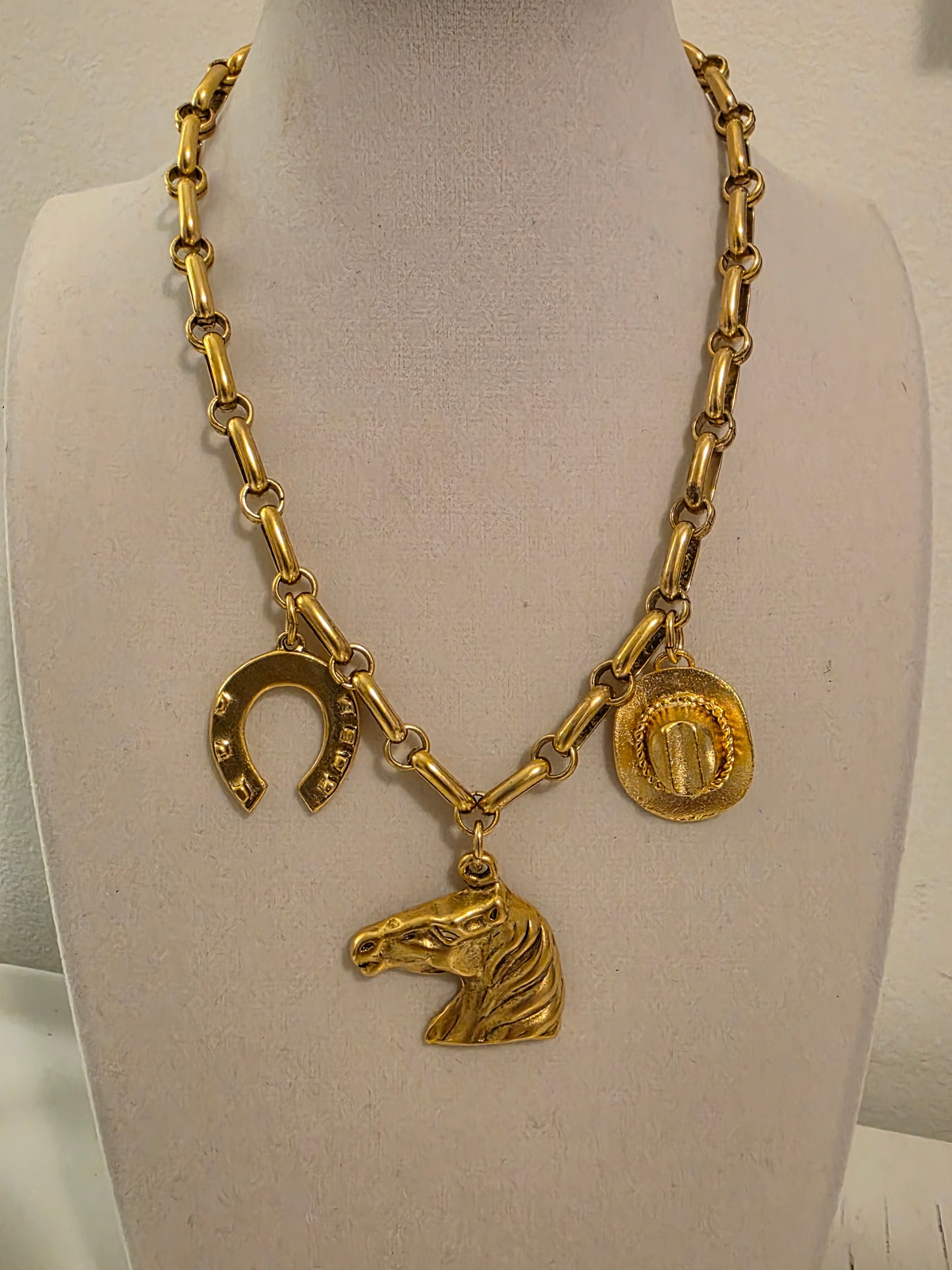 Romeo -gold charm necklace